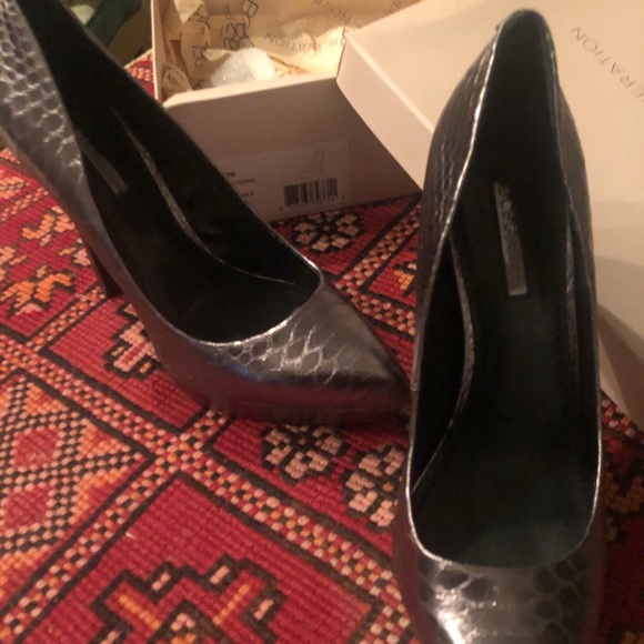 BCBG bg-Sochi gunmetal/winter snake heel - Picture 2 of 5